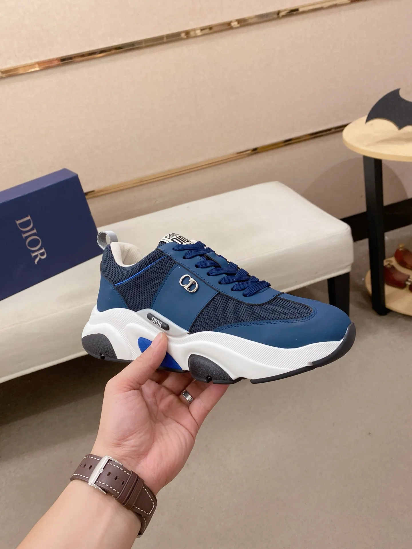 Men's shoes💰 462💰🇮🇹🇮🇹Dior d The new model is on sale at the same time at the counter. The upper 🇮🇹 is imported Italian first-layer cowhide, and the lining is fully imported sheepskin 💪💪. It is a complete 1⃣️ to 1⃣️ replica 🇮🇹💪💪, ⚠ Sole: The original sole is specially provided by the original factory. The exclusive movable molded sole is super comfortable. ⚠Original factory single goods, 🔍🔍high quality, you can enter and leave the counter at will, welcome to compare⚠. Code number: 38-44. Can be customized 45-46.